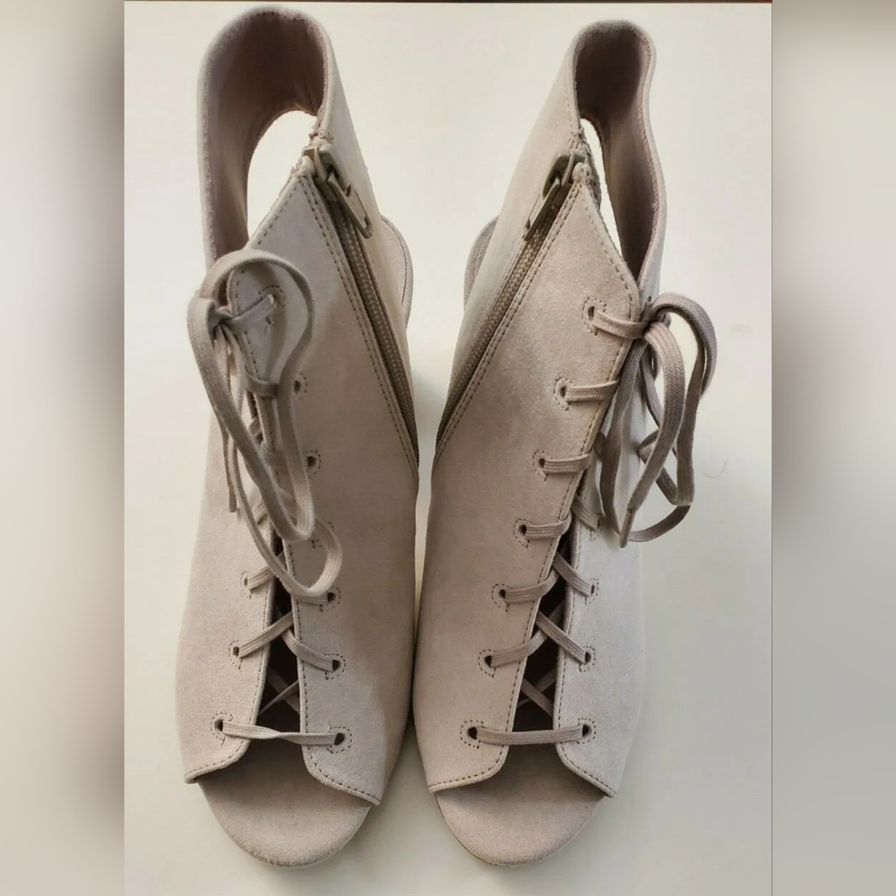 NWOT Old Navy Women Lace up High-Heel Bootie, US 8